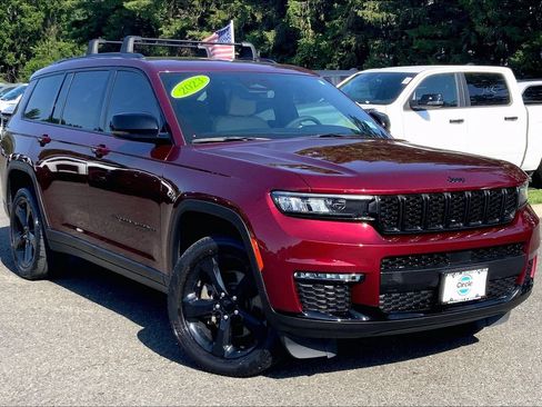 Certified 2023 Jeep Grand Cherokee L Limited w/ Black Appearance Package AWD/4WD image 2