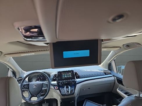 Used 2018 Honda Odyssey Elite image 12