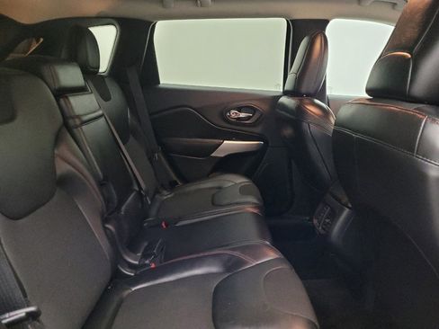 Used 2018 Jeep Cherokee Trailhawk w/ Cold Weather Group image 19