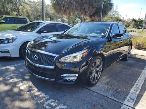 Used 2019 INFINITI Q70 Luxe image 2