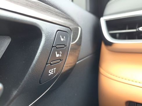 Used 2024 Toyota Highlander Platinum image 25