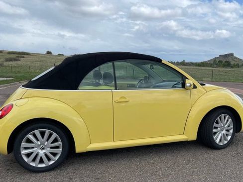 Used 2008 Volkswagen Beetle SE FWD image 1