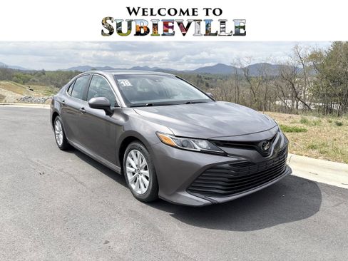 Used 2018 Toyota Camry LE image 1