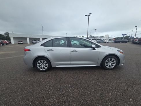 Used 2024 Toyota Corolla LE FWD image 10