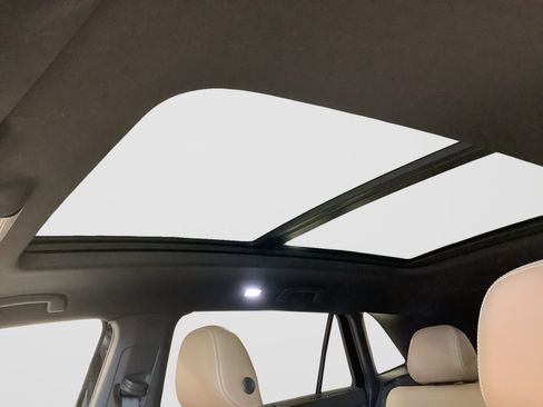 Used 2024 Volkswagen Atlas Cross Sport SE w/ Panoramic Sunroof Package FWD image 12