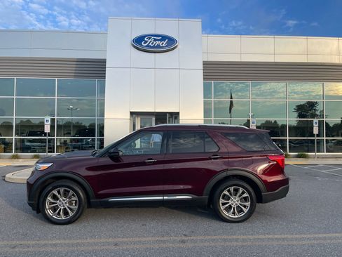 Used 2022 Ford Explorer Limited w/ Equipment Group 301A AWD/4WD image 1
