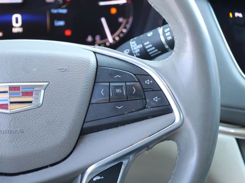 Used 2017 Cadillac XT5 Luxury w/ Driver Awareness Package image 22