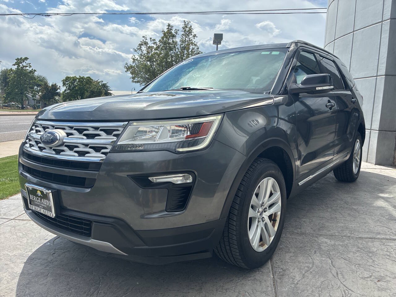 Used 2018 Ford Explorer XLT w/ Equipment Group 201A AWD/4WD image 3