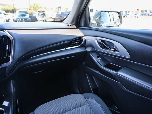 Used 2023 Chevrolet Traverse LT FWD image 5