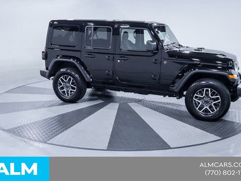 Used 2025 Jeep Wrangler Unlimited Sahara AWD/4WD image 13