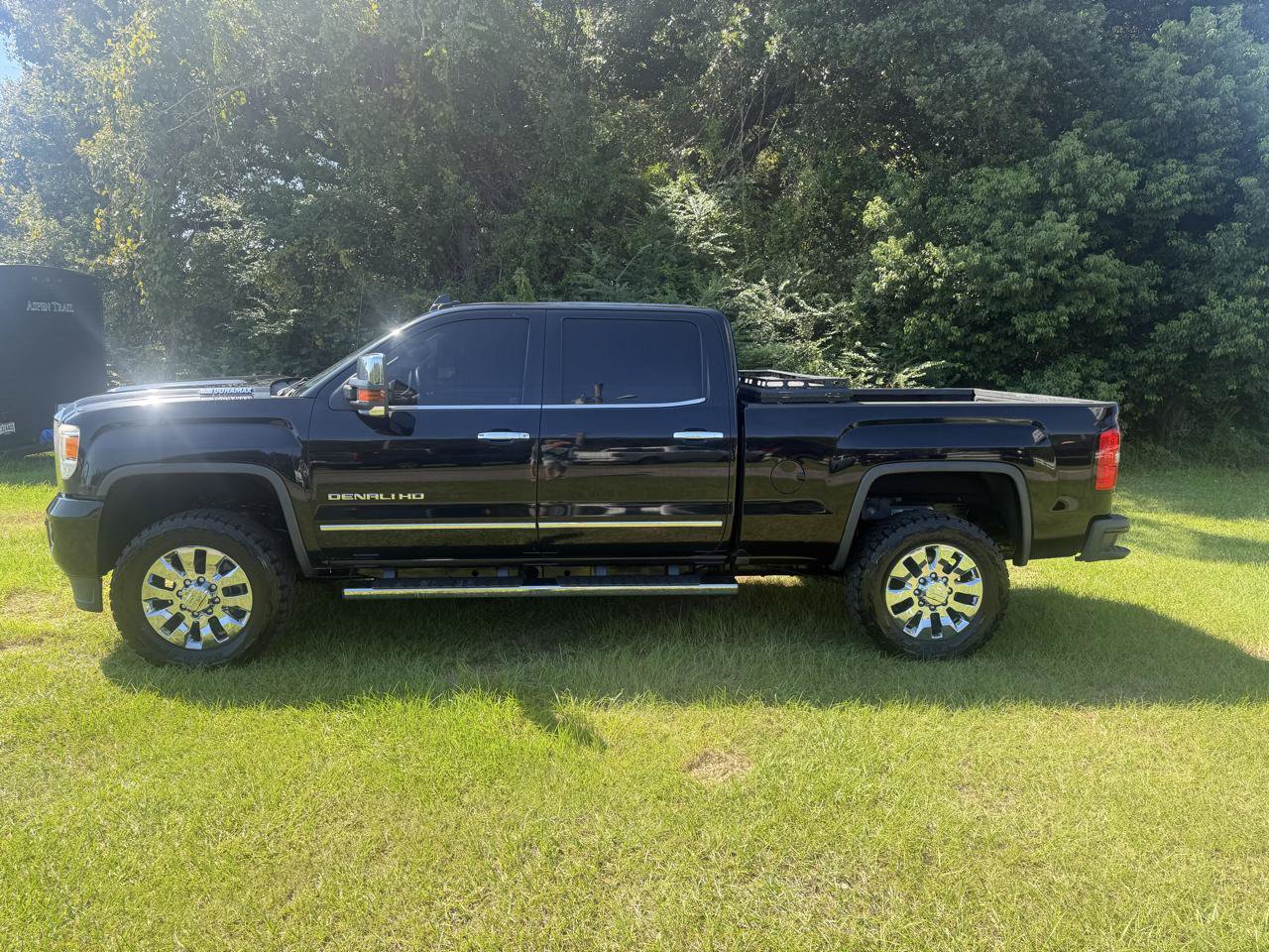 Used 2017 GMC Sierra 2500 Denali w/ Duramax Plus Package AWD/4WD image 2