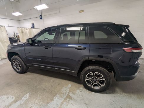 Used 2022 Jeep Grand Cherokee Trailhawk 4xe AWD/4WD image 10