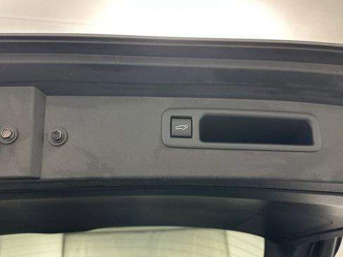 Used 2023 Toyota Highlander LE image 23