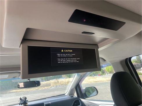Used 2015 Toyota Sienna SE Premium FWD image 15
