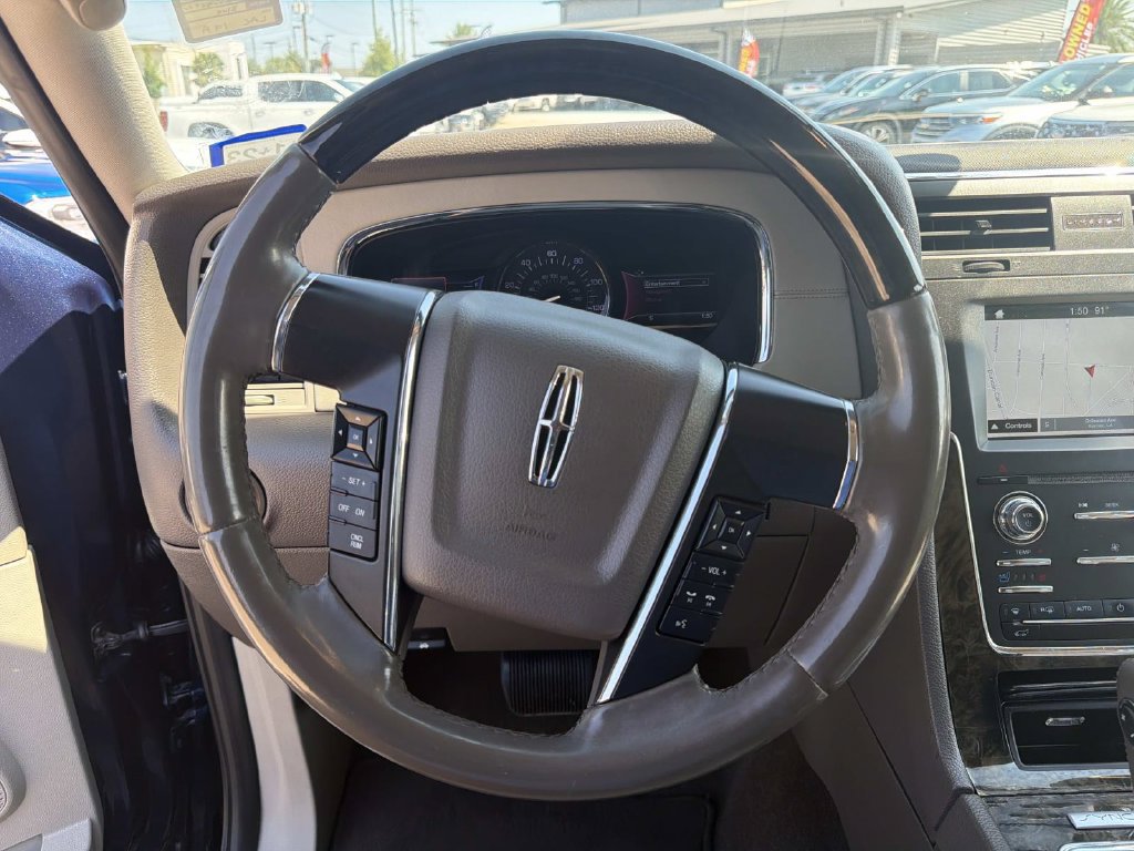 Used 2017 Lincoln Navigator Select RWD image 25