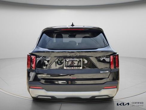 Certified 2026 Kia Sorento LX FWD image 6