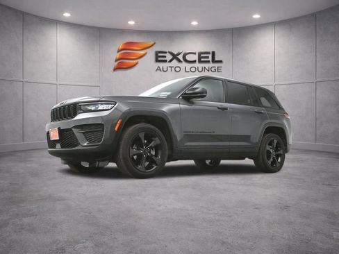Used 2022 Jeep Grand Cherokee Altitude AWD/4WD image 39