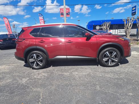 Certified 2025 Nissan Rogue SL image 4