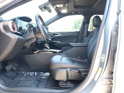 Used 2024 Chevrolet Trax RS w/ Sunroof Package FWD image 13