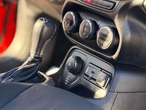 Used 2015 Jeep Renegade Latitude w/ Popular Equipment Group AWD/4WD image 16