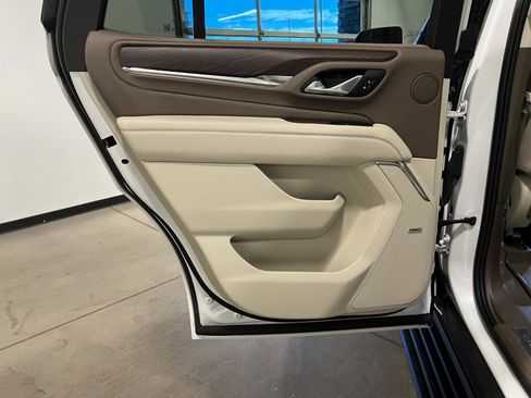 Used 2024 GMC Yukon Denali w/ Denali Reserve Package image 32