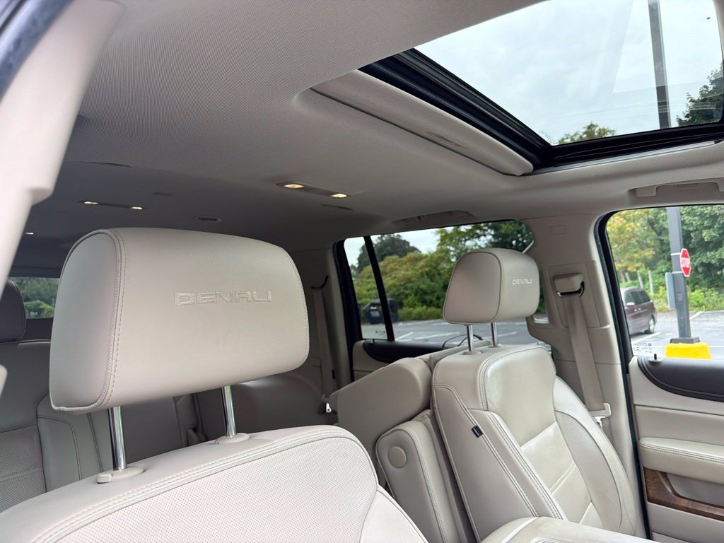 Used 2020 GMC Yukon XL Denali w/ Denali Premium Package AWD/4WD image 8