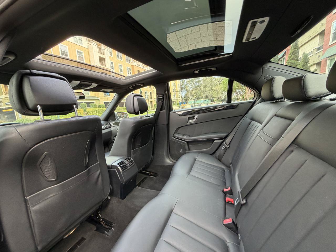 Used 2010 Mercedes-Benz E 550 Sedan image 37