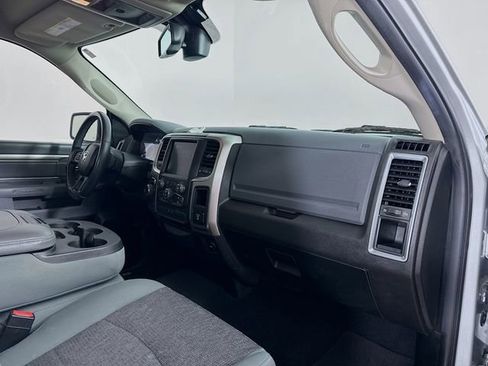 Used 2019 RAM 1500 Classic SLT w/ Luxury Group image 26