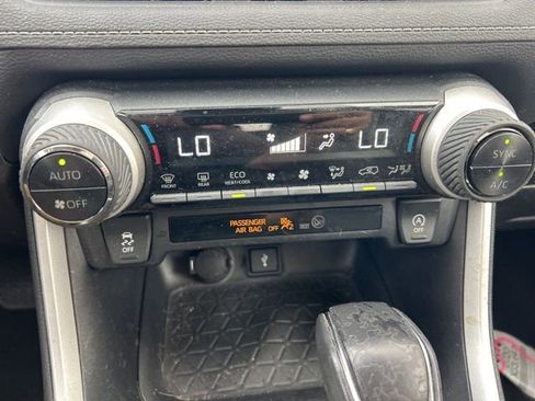 Used 2020 Toyota RAV4 XLE Premium image 16