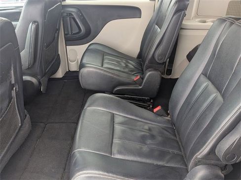 Used 2014 Chrysler Town & Country Touring image 20