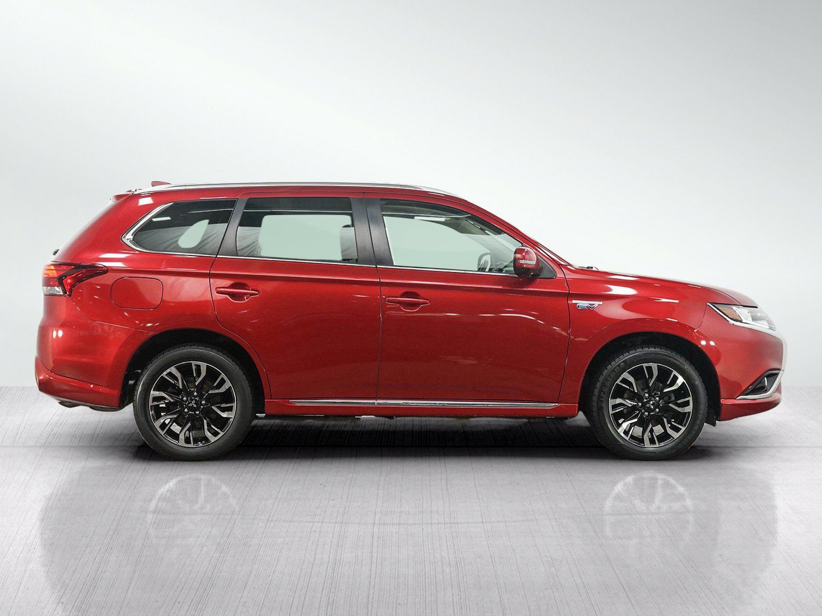 Used 2018 Mitsubishi Outlander 4WD Plug-In Hybrid image 6