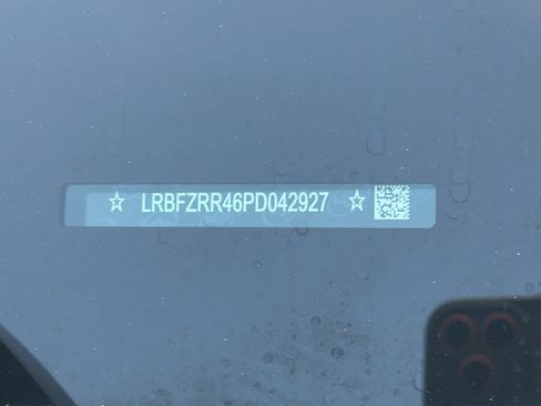 Used 2023 Buick Envision Avenir image 38