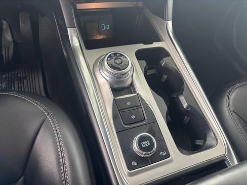 Used 2022 Ford Explorer XLT w/ Equipment Group 202A AWD/4WD image 19