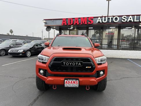Used 2017 Toyota Tacoma TRD Sport image 8