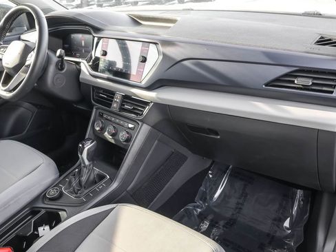 Certified 2022 Volkswagen Taos SE w/ IQ.Drive SE Package image 36