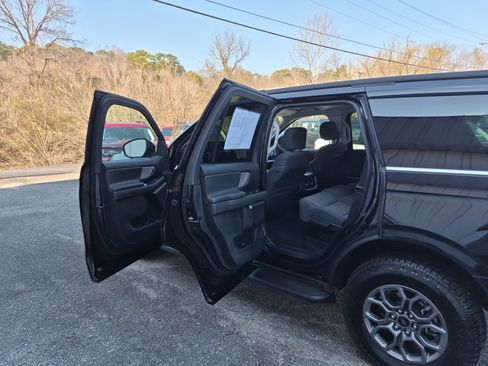 Used 2025 Ford Expedition Active image 13