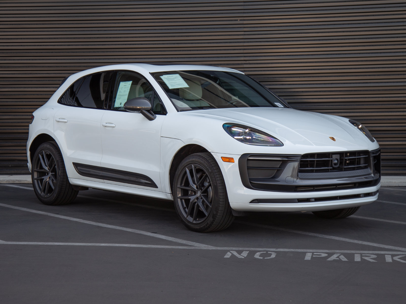 Certified 2023 Porsche Macan Turbo AWD/4WD image 9
