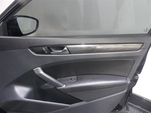 Used 2020 Volkswagen Passat 2.0T R-Line FWD image 19