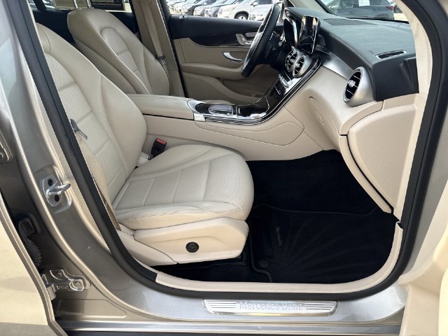 Used 2021 Mercedes-Benz GLC 300 image 14