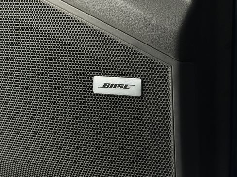 Certified 2023 Porsche Cayenne Platinum Edition image 30