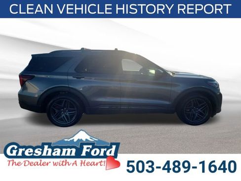 Used 2025 Ford Explorer ST image 8