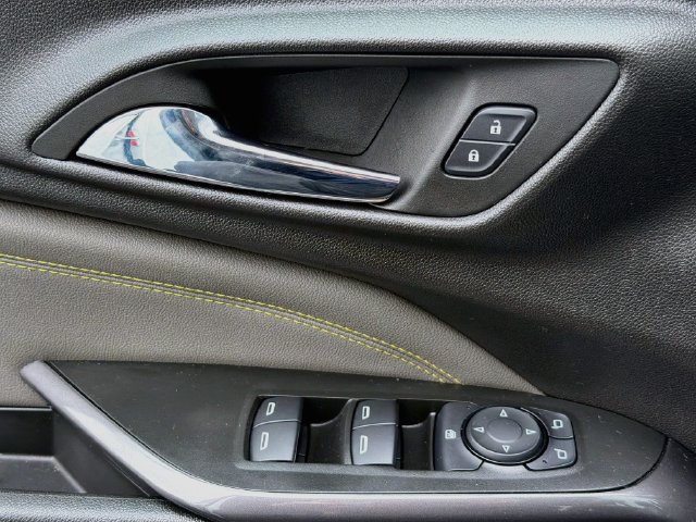 Used 2025 Chevrolet Trax ACTIV w/ Sunroof Package FWD image 11
