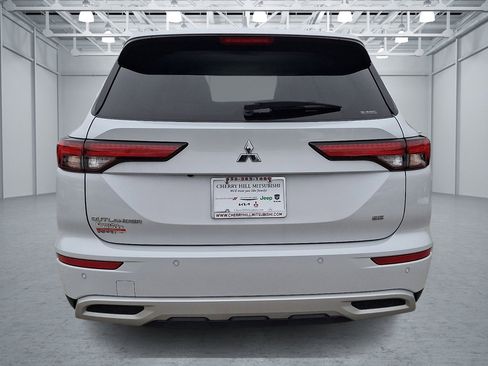 Used 2024 Mitsubishi Outlander SE image 4
