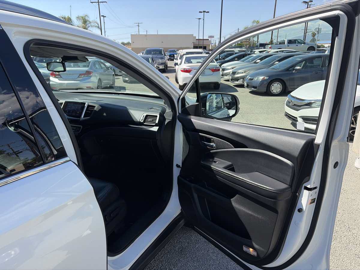 Used 2018 Honda Pilot Touring image 30