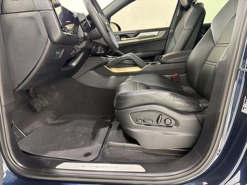 Used 2024 Porsche Cayenne Coupe AWD/4WD image 14