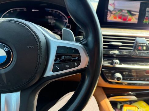 Used 2020 BMW 530e w/ M Sport Package RWD image 8