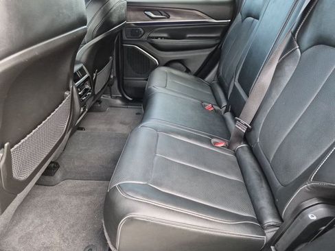 Used 2023 Jeep Grand Cherokee Overland AWD/4WD image 19