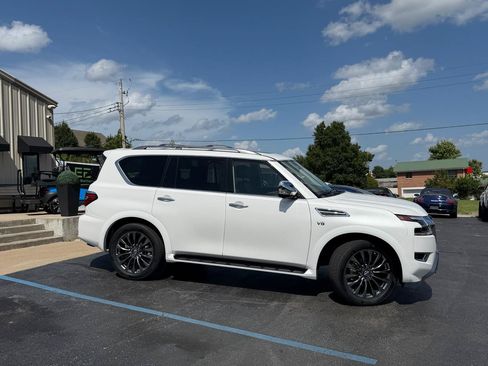 Used 2022 Nissan Armada Platinum w/ Captain's Chairs Package AWD/4WD image 2