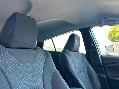 Used 2016 Toyota Prius Three FWD image 19