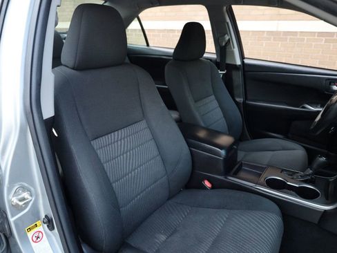 Used 2017 Toyota Camry LE image 24